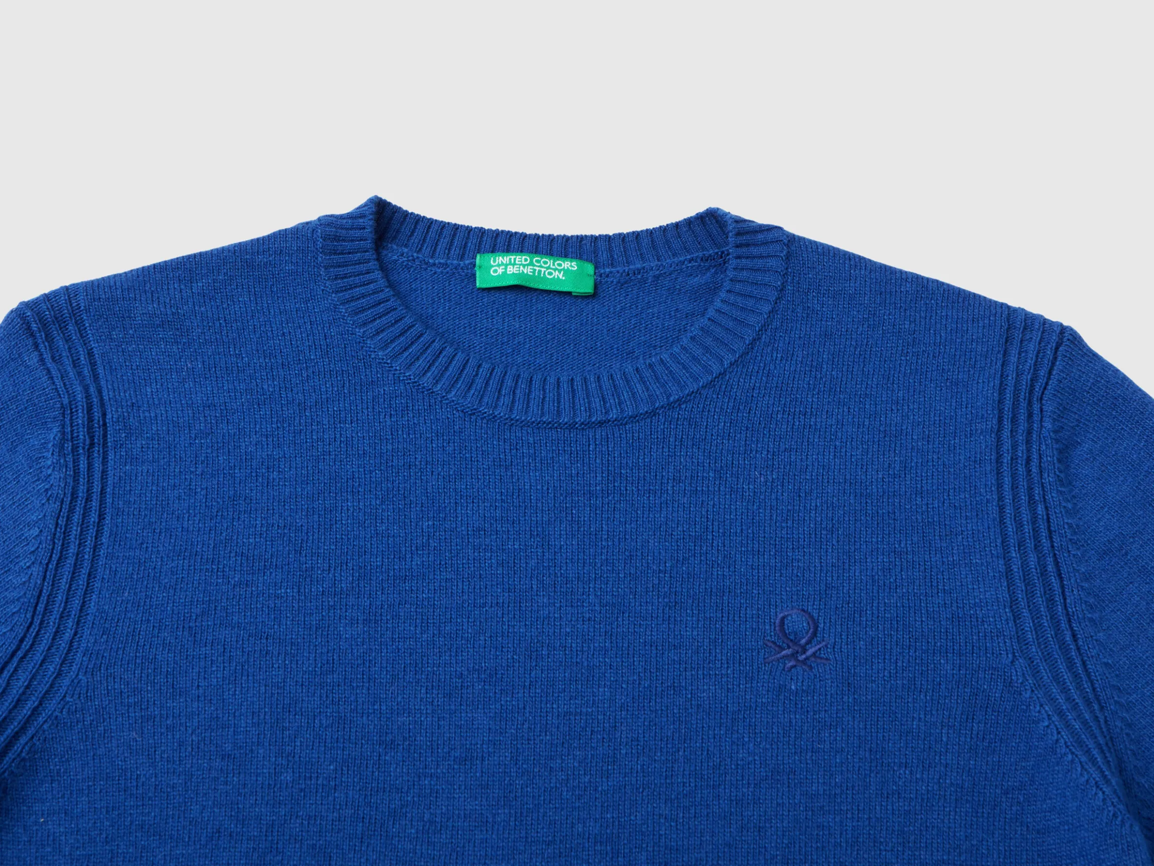 Sweater in cashmere and wool blend