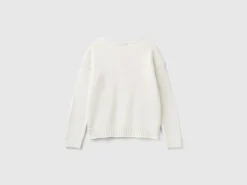 Sweater with fur graphic