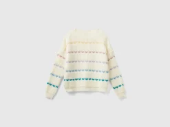 Sweater with heart inlay