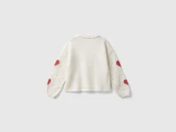 Sweater with heart inlay