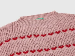 Sweater with heart inlay