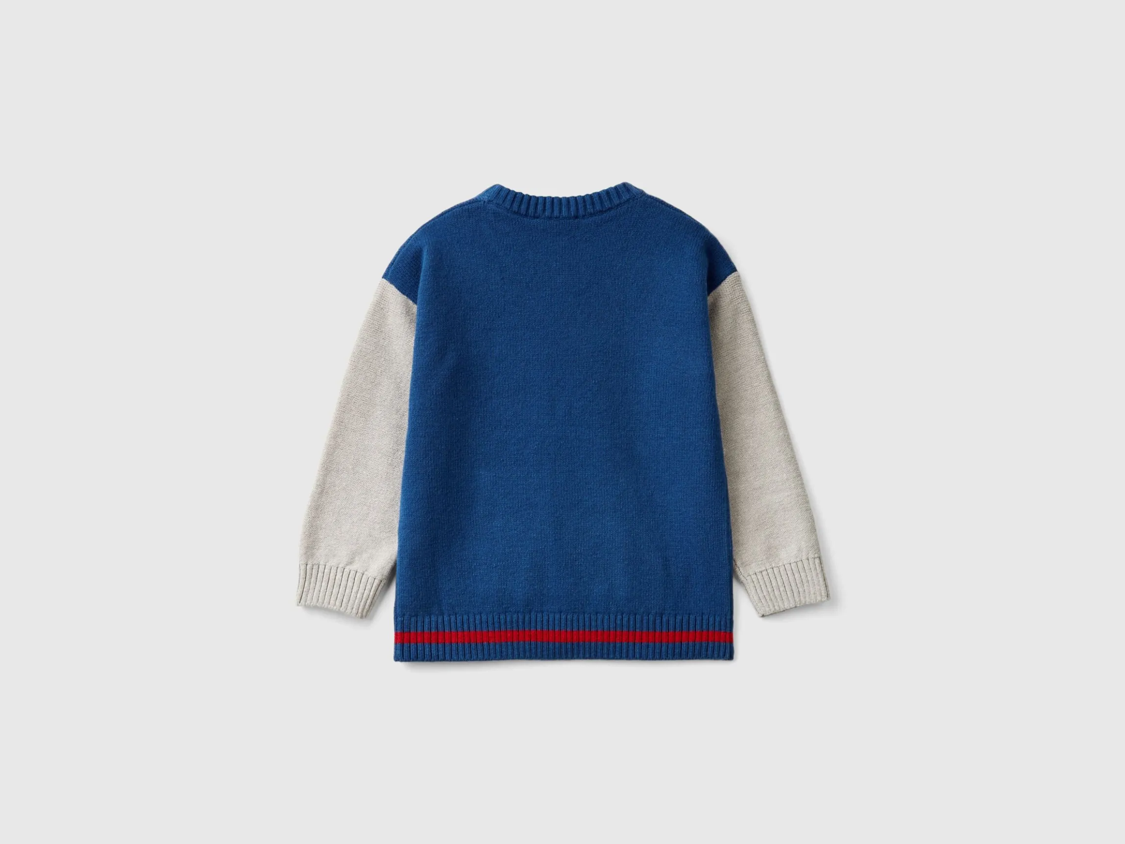 Sweater with number inlay