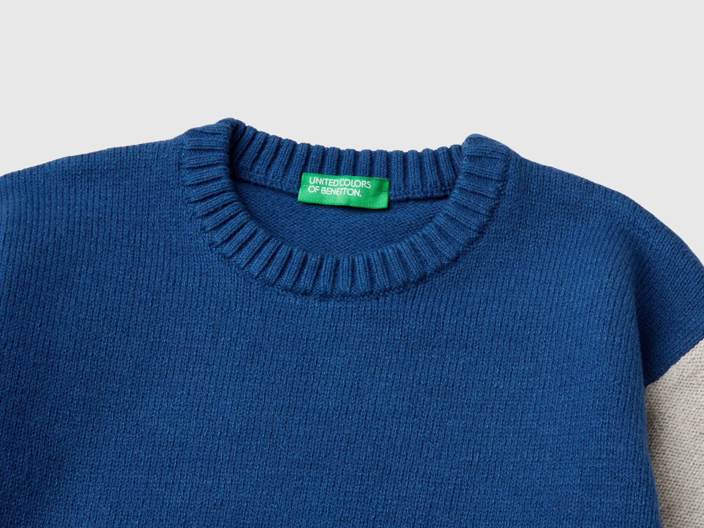Sweater with number inlay