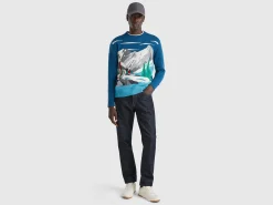 Sweater with ski graphic