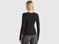 Sweater with sweetheart neck