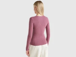Sweater with sweetheart neck