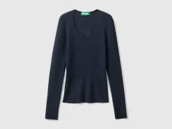 Sweater with sweetheart neck