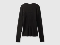 Sweater with sweetheart neck