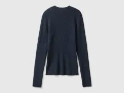 Sweater with sweetheart neck