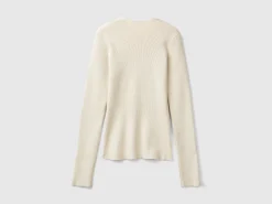 Sweater with sweetheart neck