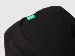 Sweater with sweetheart neck