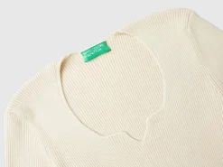 Sweater with sweetheart neck