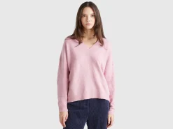 Sweater with V-neck