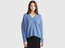 Sweater with V-neck