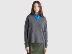 Sweater with V-neck