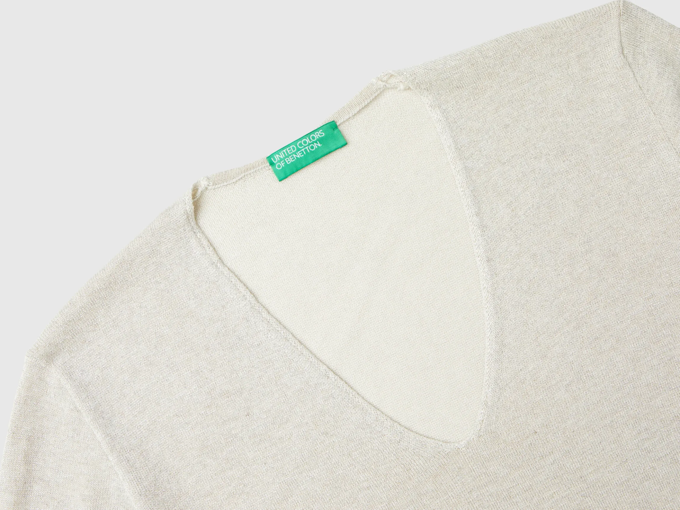 Sweater with V-neck and lurex
