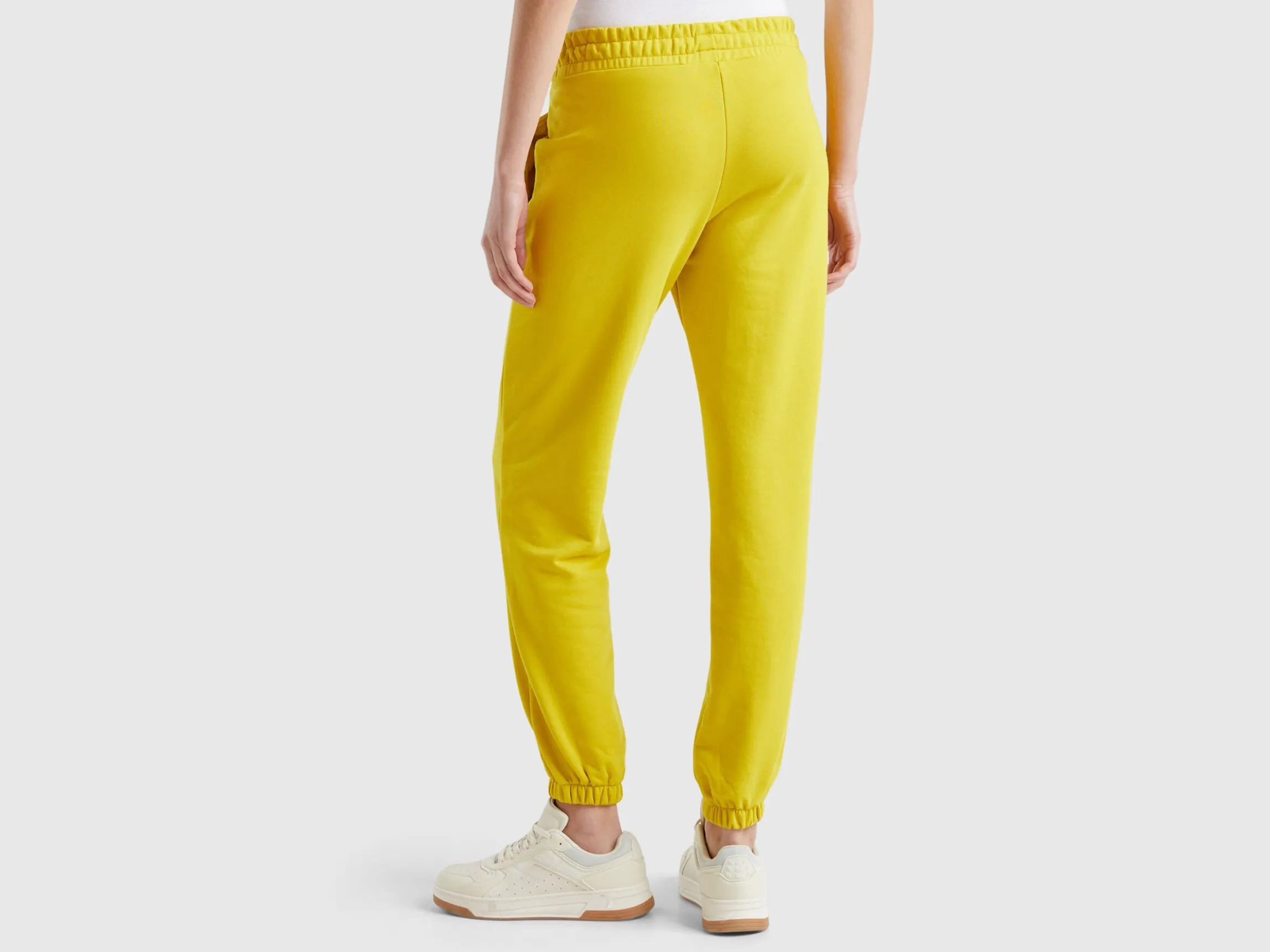 Sweatpants with drawstring