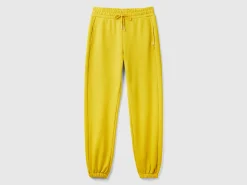 Sweatpants with drawstring