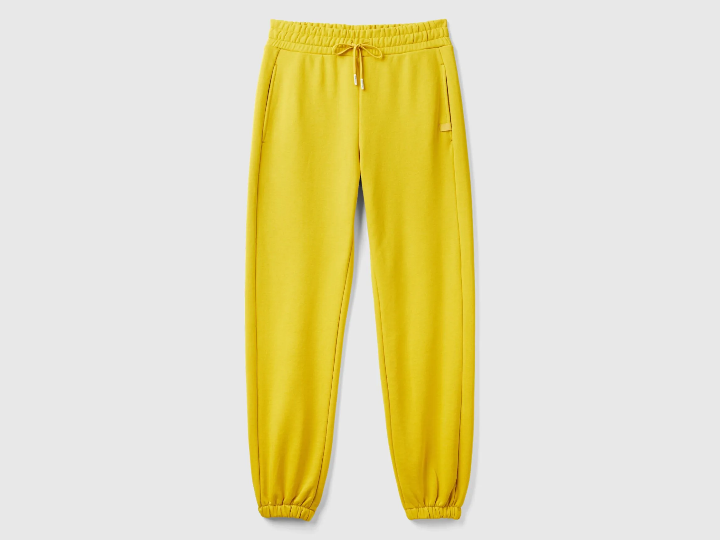 Sweatpants with drawstring