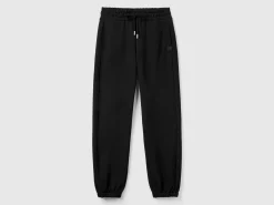 Sweatpants with drawstring