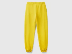 Sweatpants with drawstring