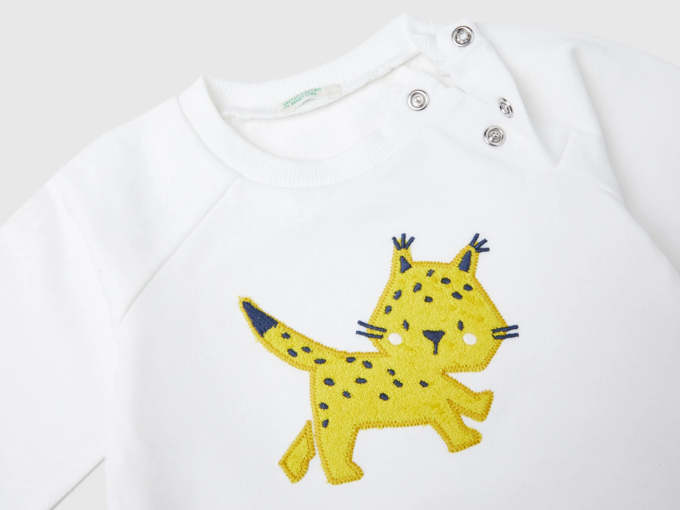 Sweatshirt with animal embroidery