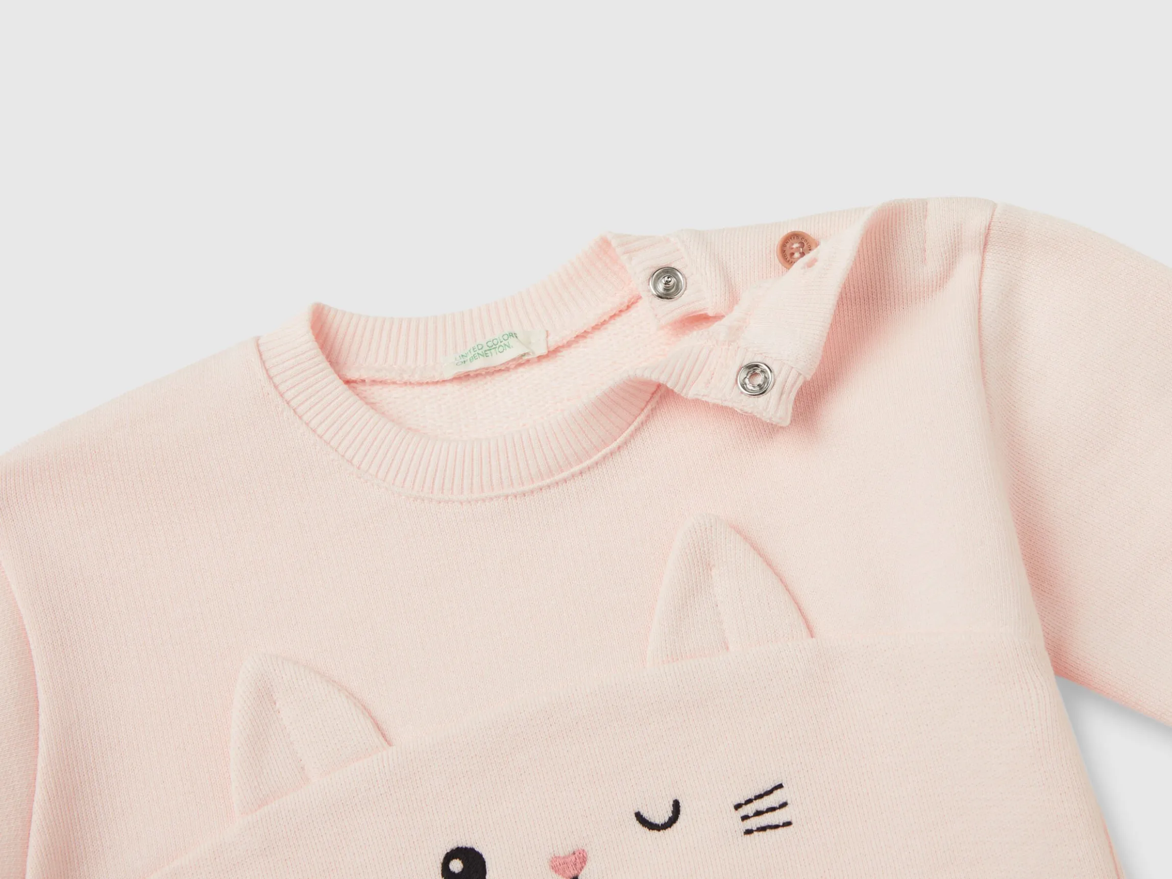 Sweatshirt with embroidery and patches in organic cotton