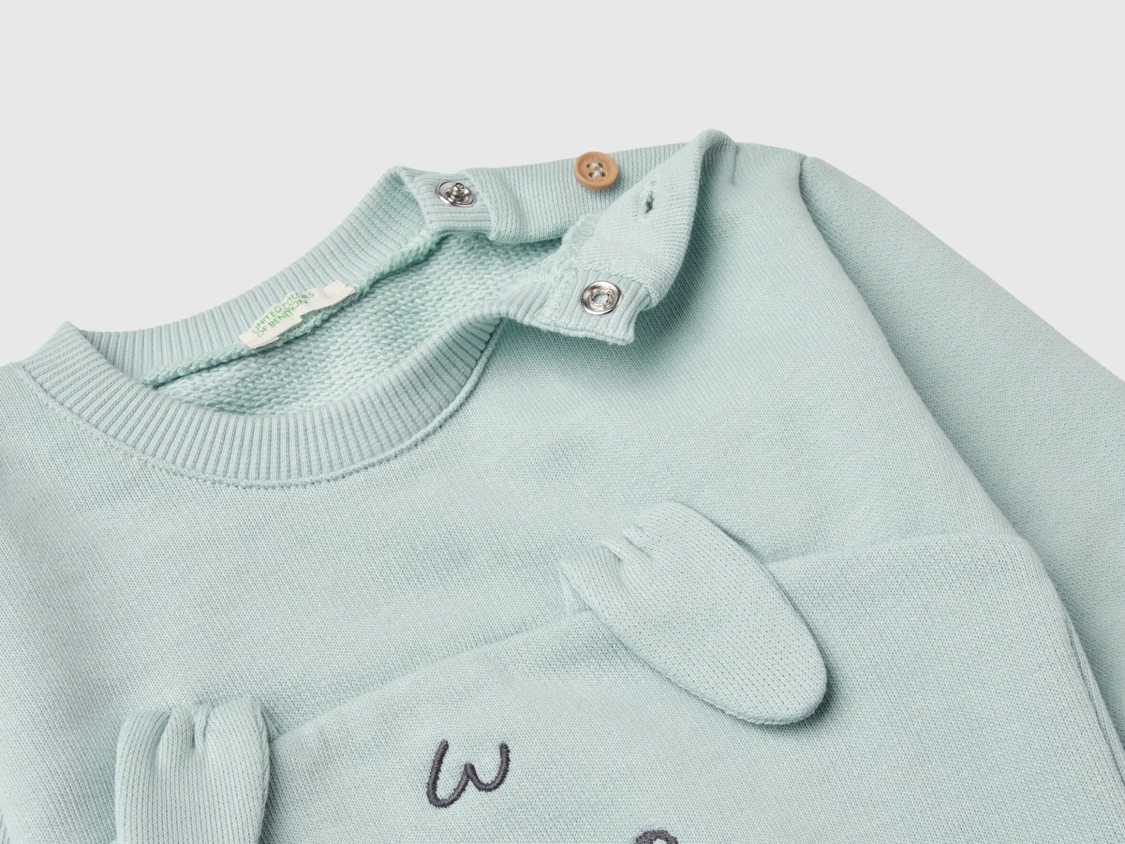 Sweatshirt with embroidery and patches in organic cotton