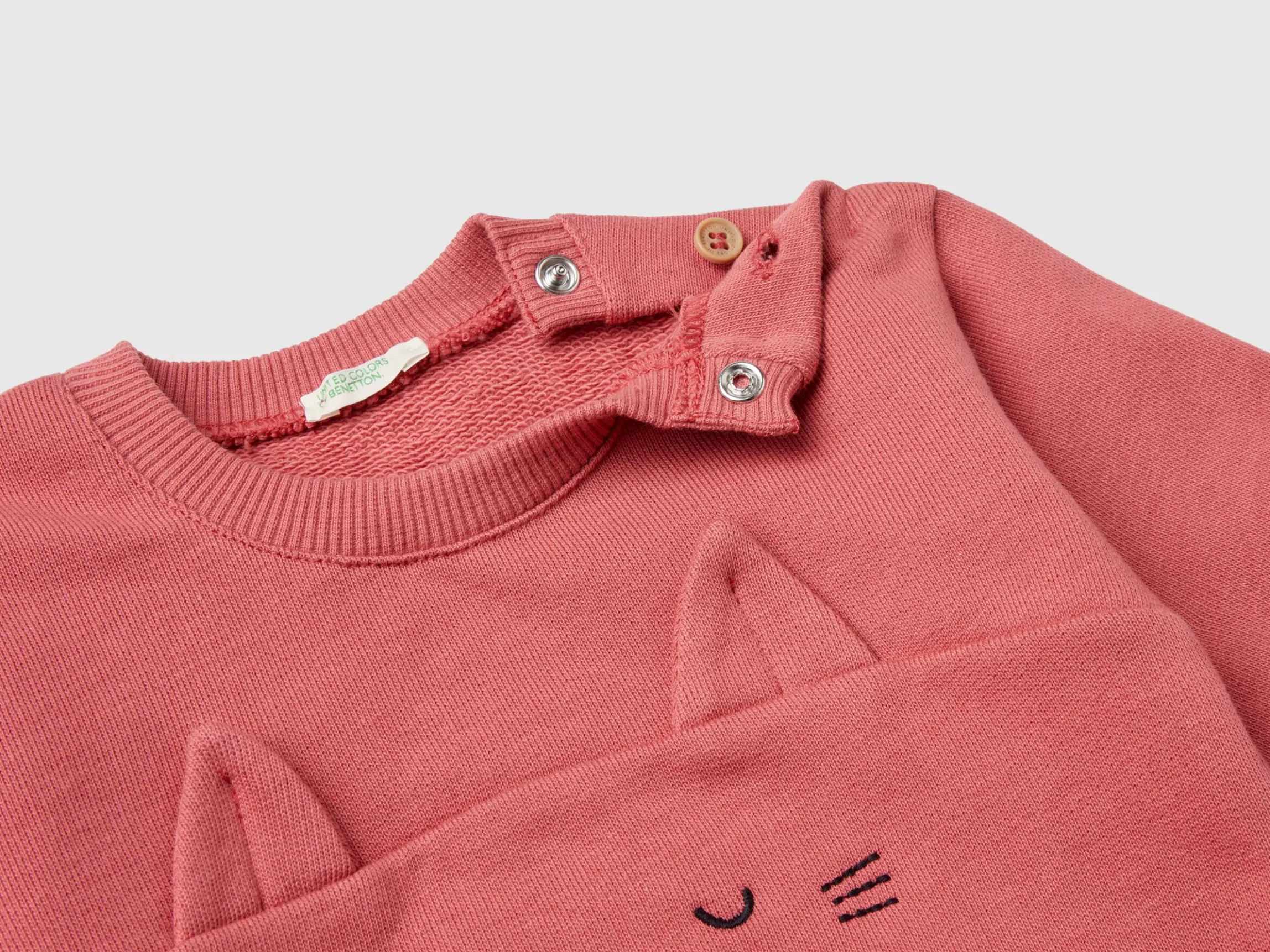 Sweatshirt with embroidery and patches in organic cotton