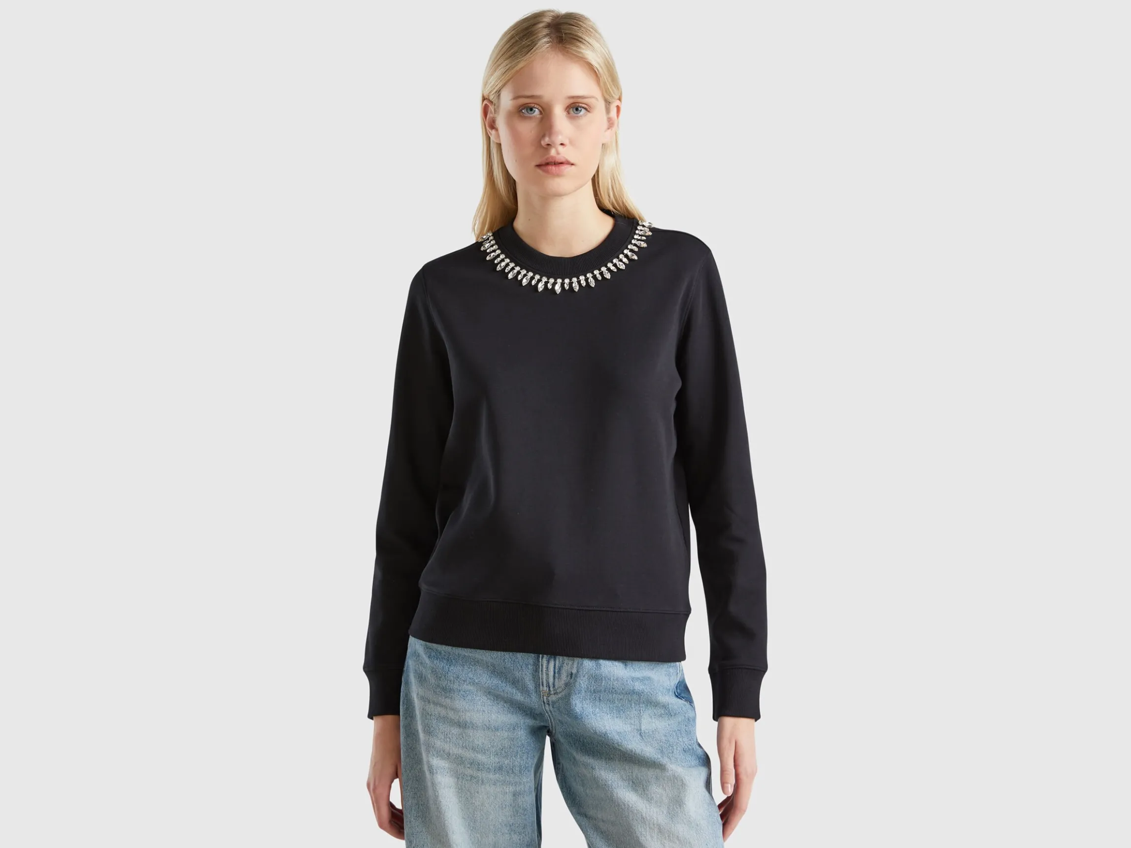 Sweatshirt with jewel effect applique