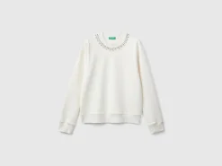 Sweatshirt with jewel effect applique