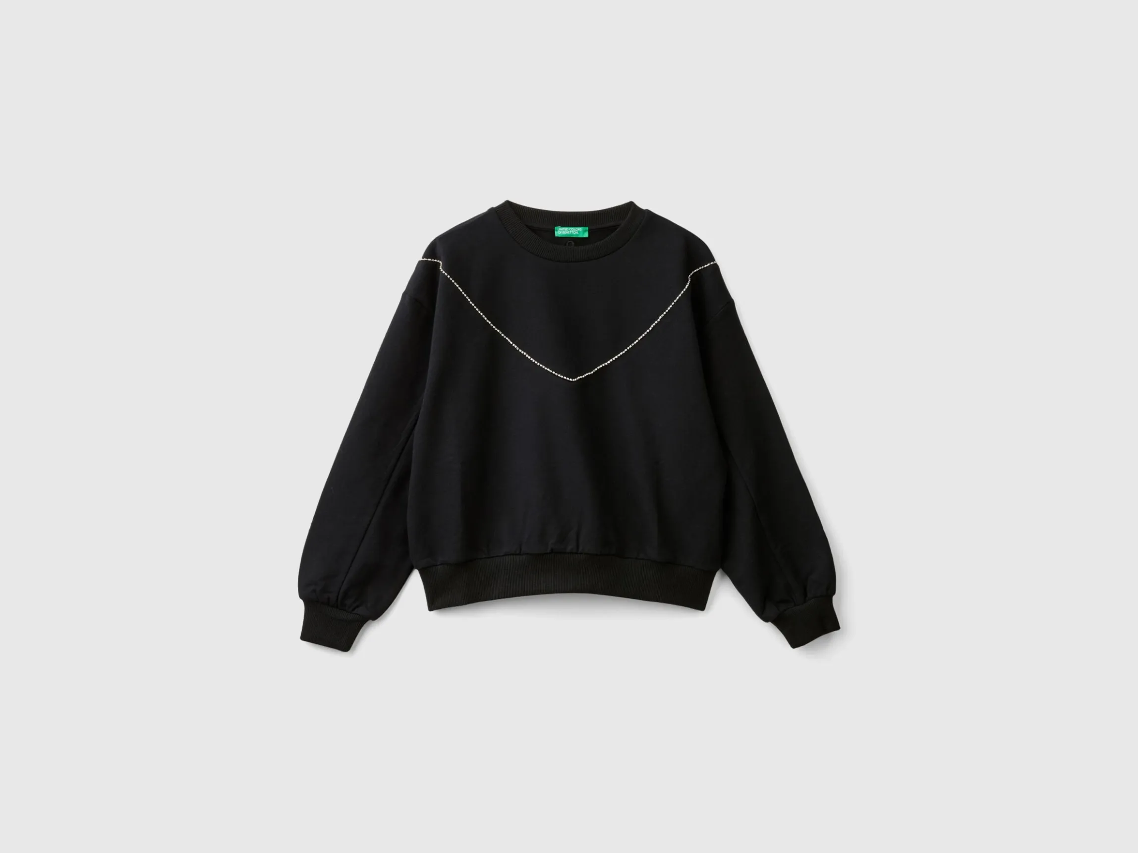 Sweatshirt with jewel-like applique
