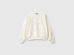 Sweatshirt with jewel-like applique