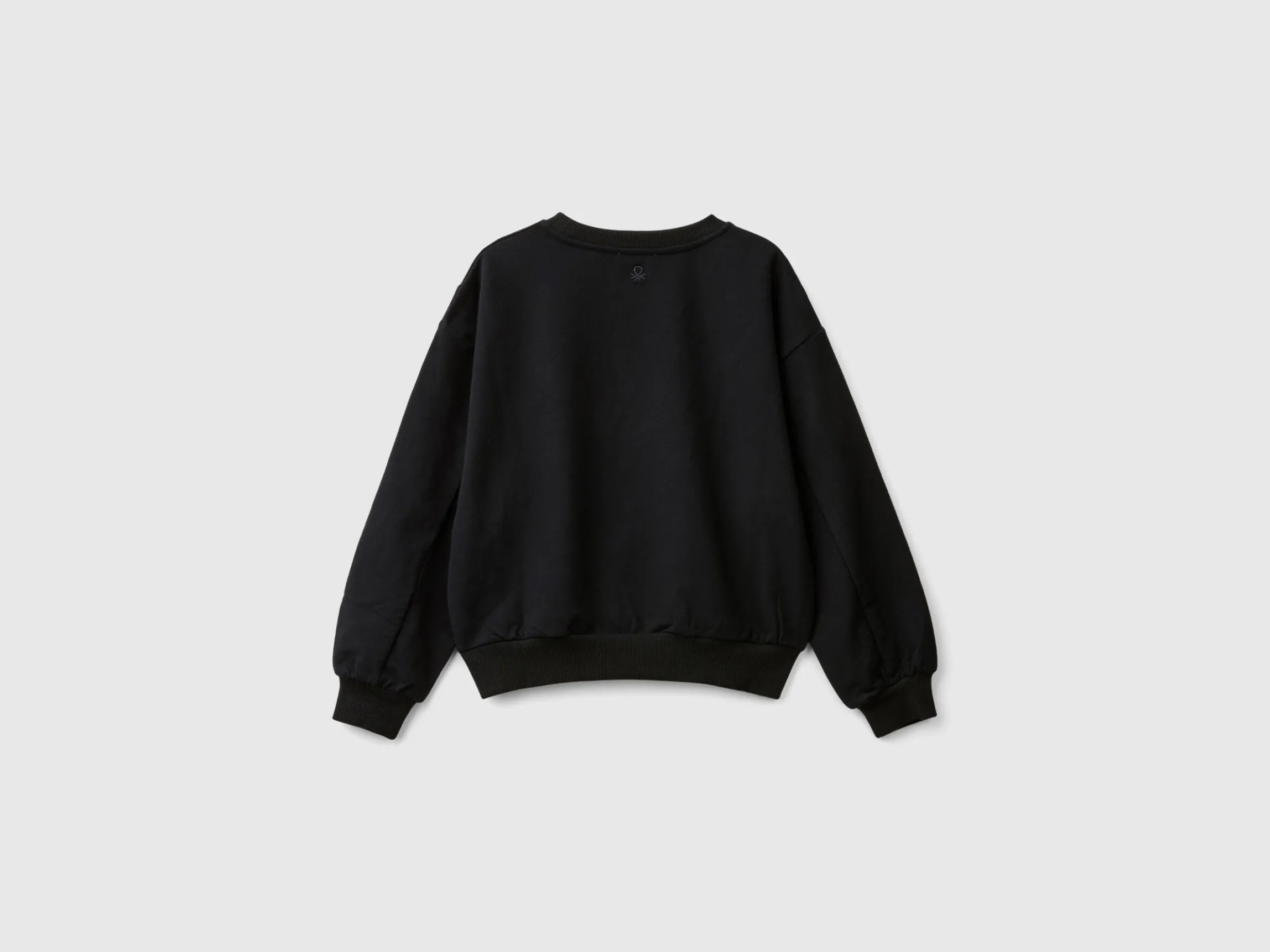 Sweatshirt with jewel-like applique