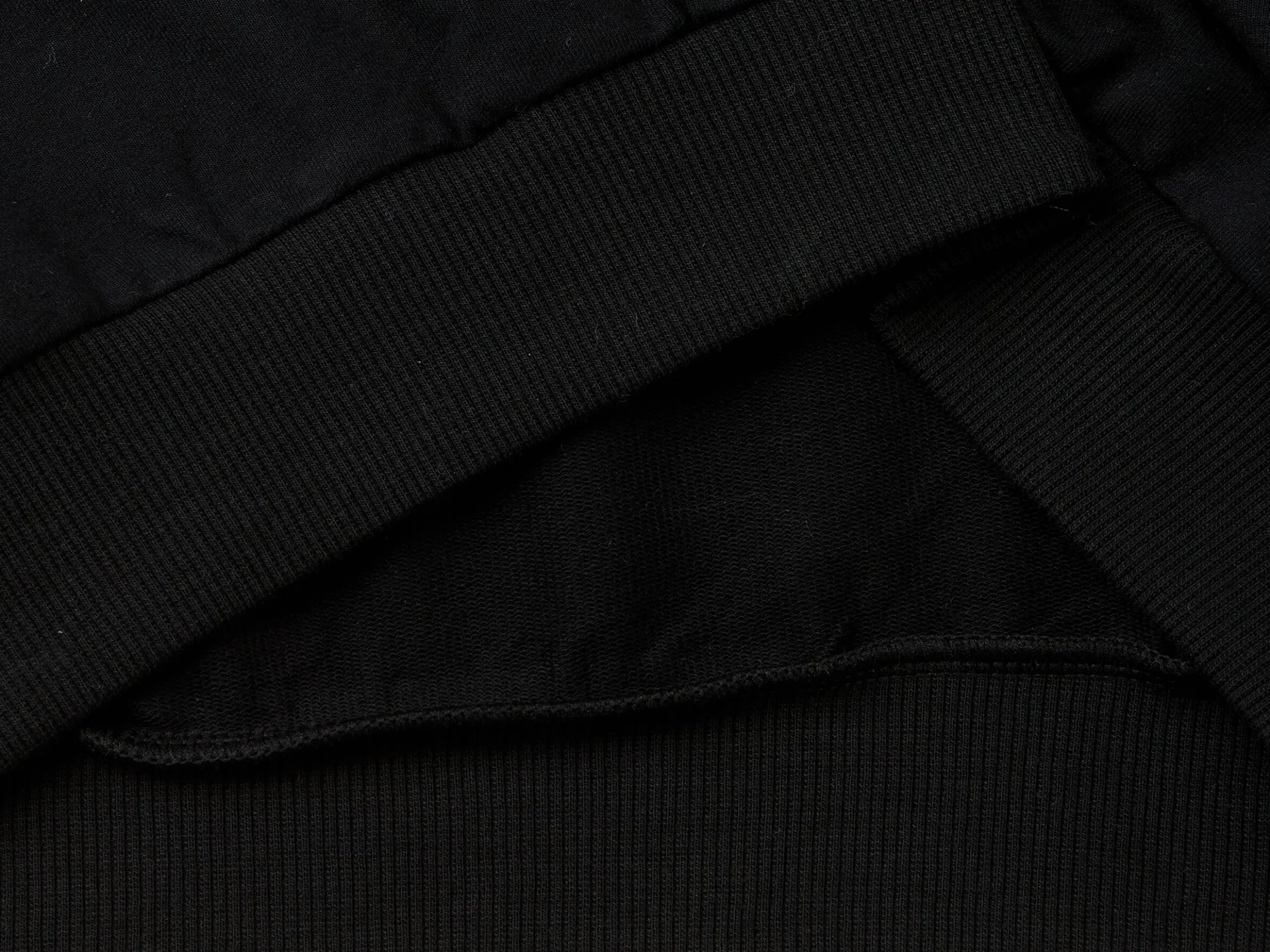 Sweatshirt with jewel-like applique
