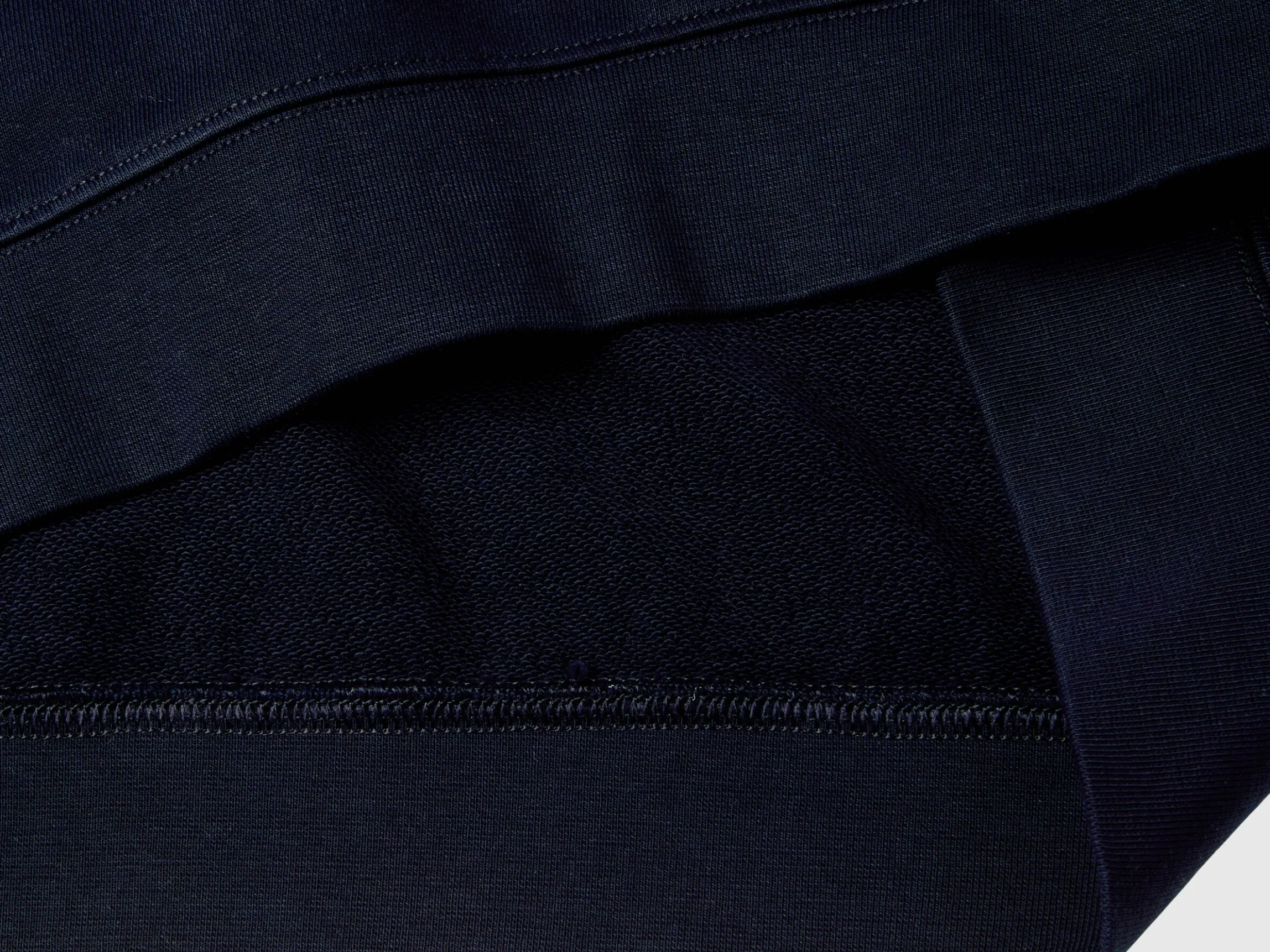 Sweatshirt with logo patch