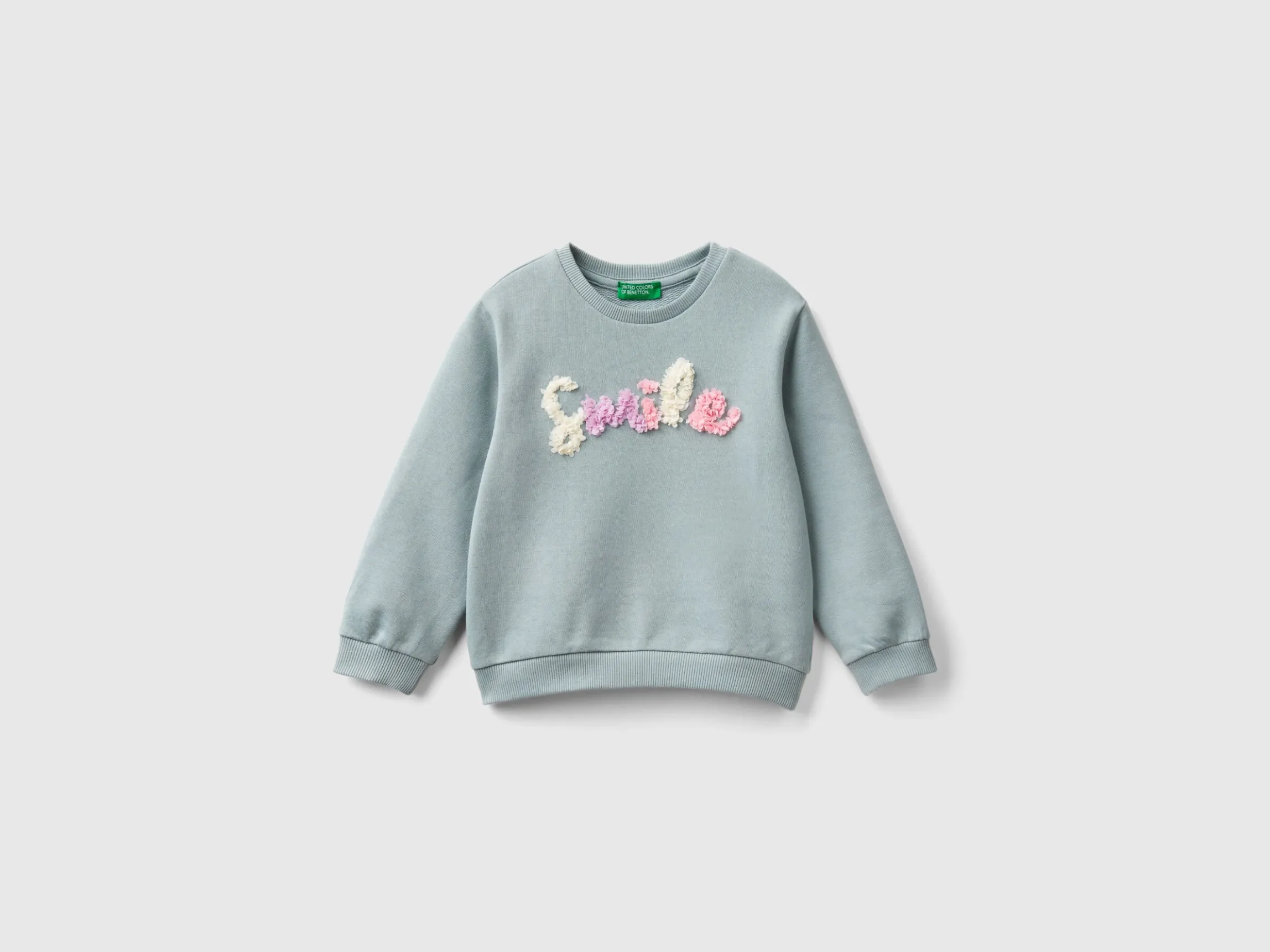 Sweatshirt with petal look applique