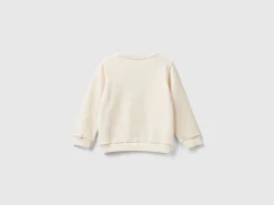 Sweatshirt with petal look applique