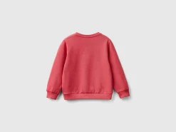 Sweatshirt with petal look applique
