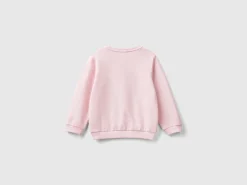 Sweatshirt with petal look applique