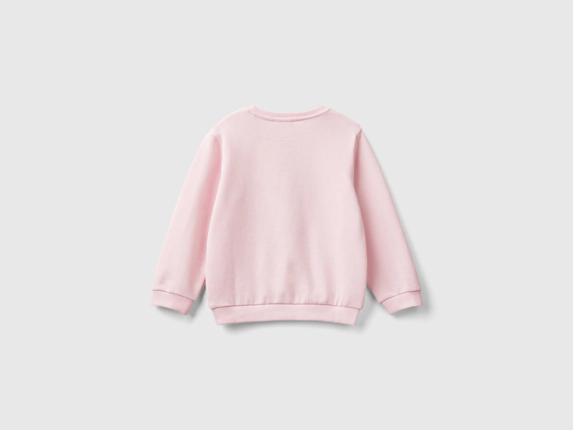 Sweatshirt with petal look applique