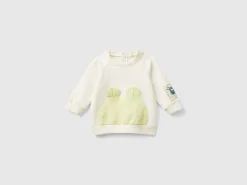 Sweatshirt with pocket and applique