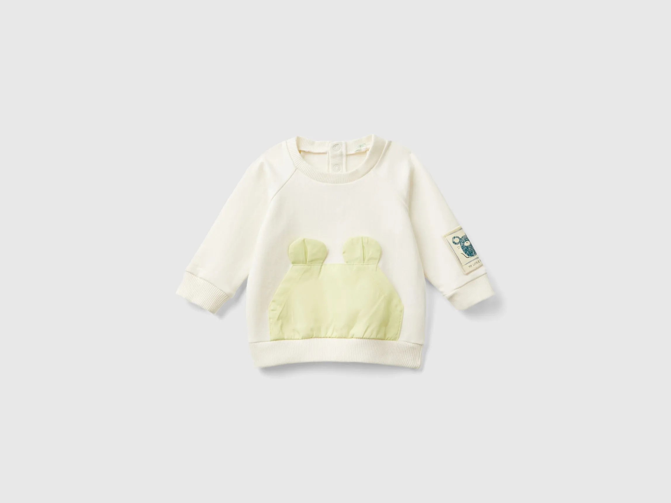 Sweatshirt with pocket and applique