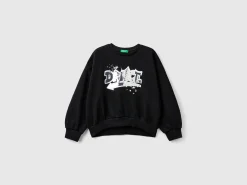 Sweatshirt with sequins
