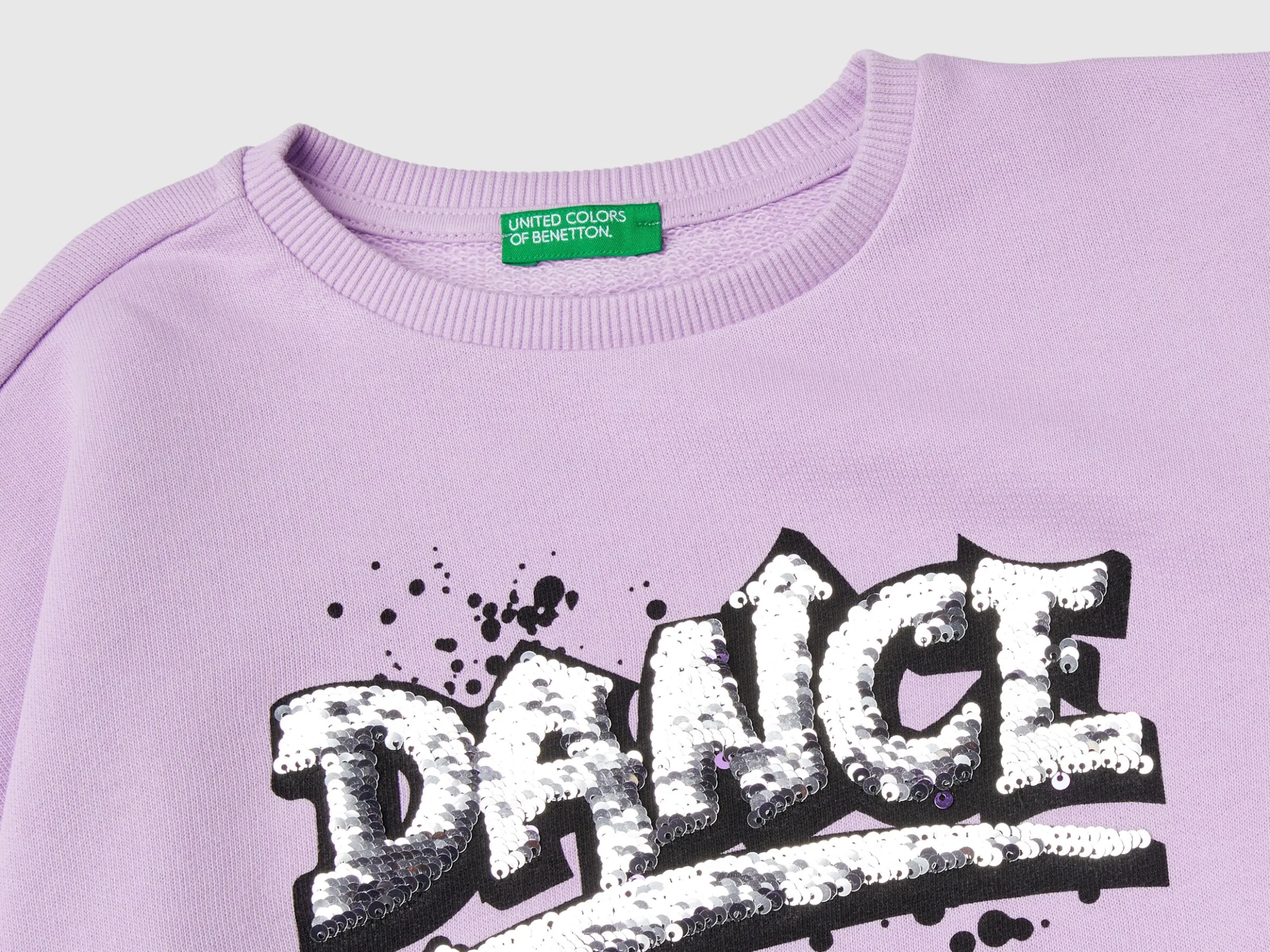 Sweatshirt with sequins