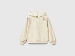 Sweatshirt with studs