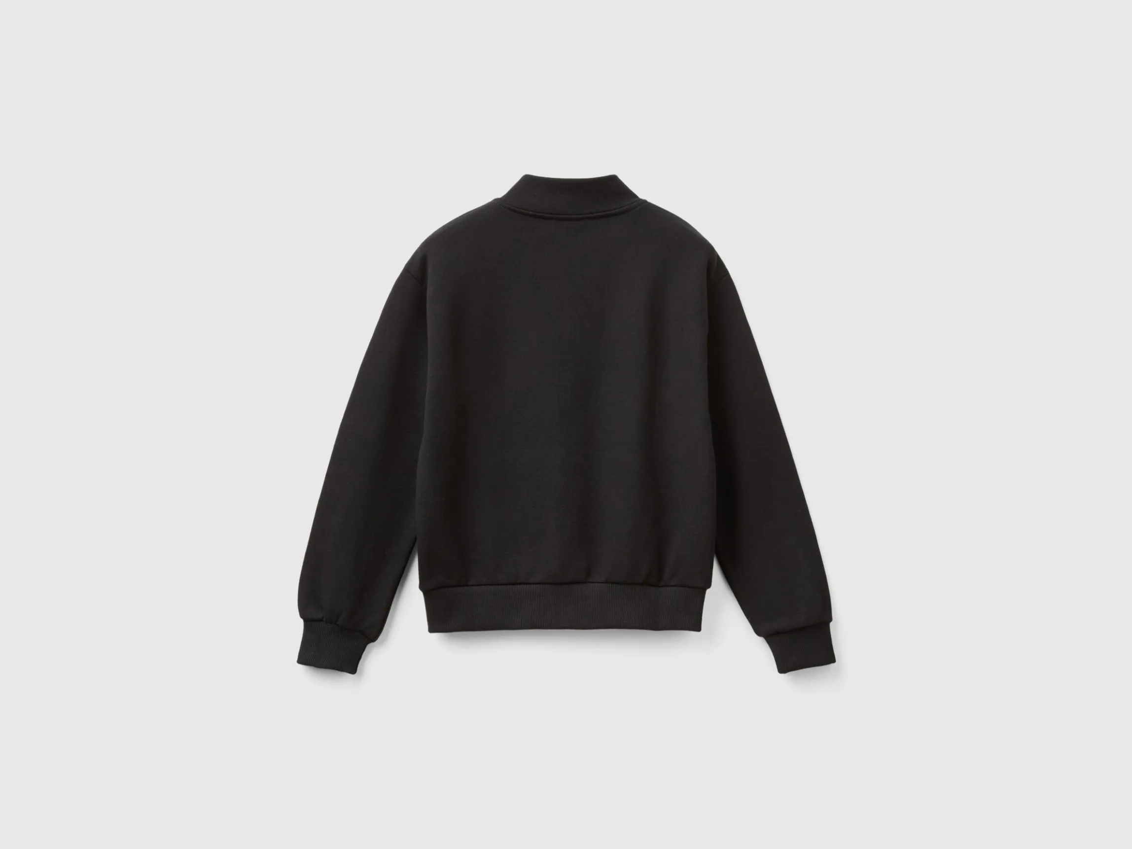 Sweatshirt with zip and collar