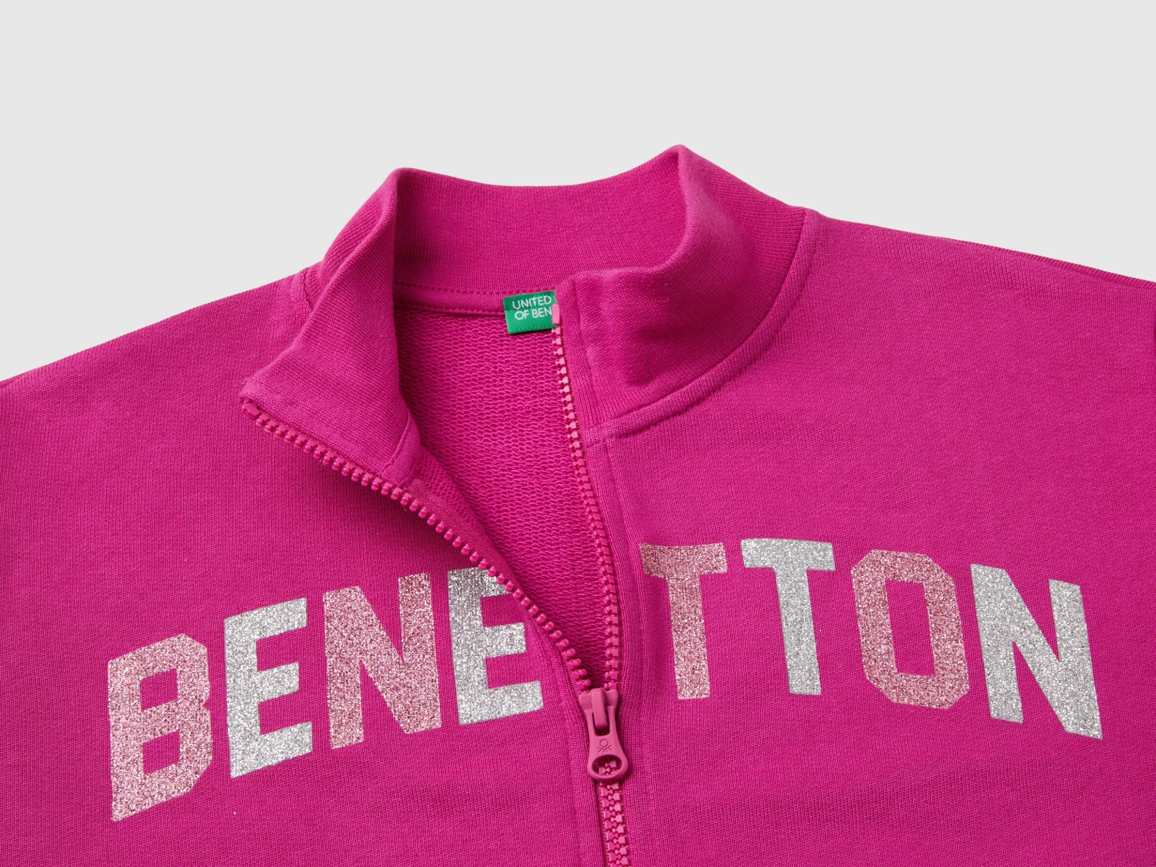 Sweatshirt with zip and collar