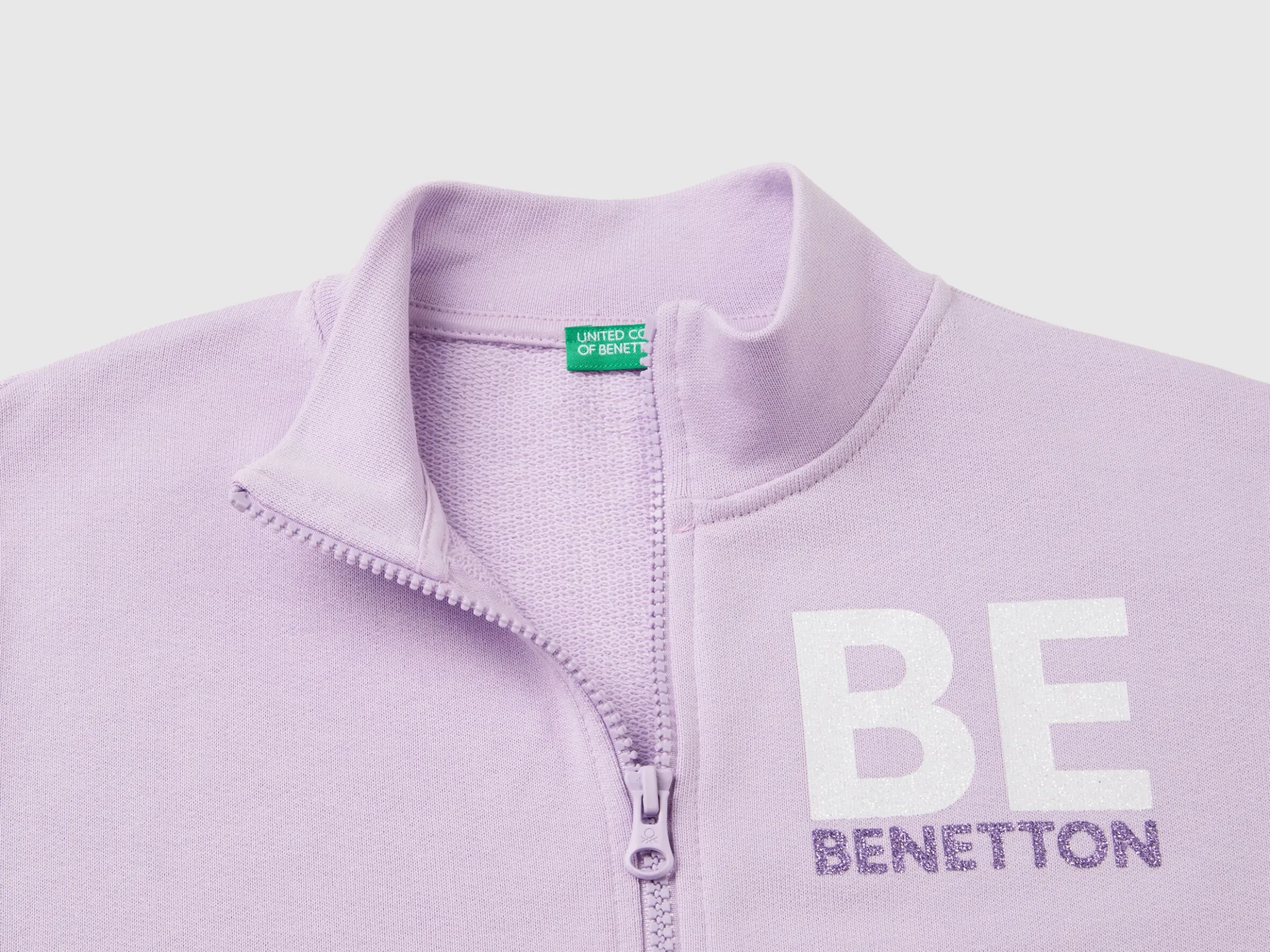 Sweatshirt with zip and collar