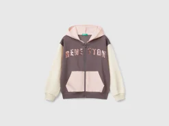 Sweatshirt with zip and sequins